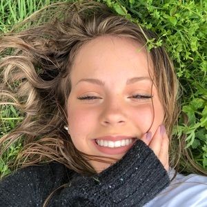 Meet your Posher, Lydia